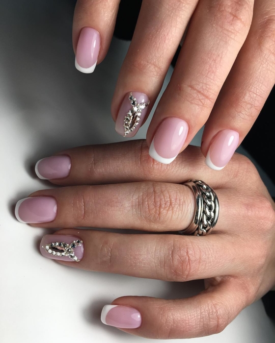 Розовый френч: идеи актуального дизайна ногтей, новинки 2019, фото