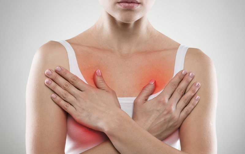 Болит грудь перед месячными – почему: причины болезненности молочных желез, норма или патология