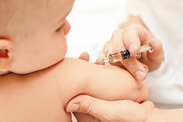 Корь: переболеть или сделать прививку?