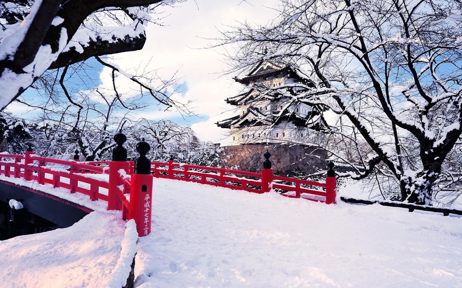 Japan-Aomori-Prefecture-Hirosaki-winter-snow-bridge-castel-ice-trees_1920x1200