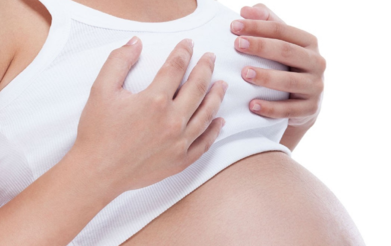 Почему болит грудь: перед месячными, во время беременности, в период менопаузы, норма и патология