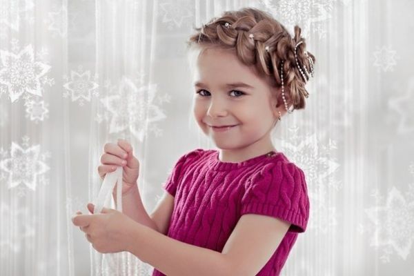 Детские прически для девочек: 18 идей красивых и модных, простых и легких причесок с фото