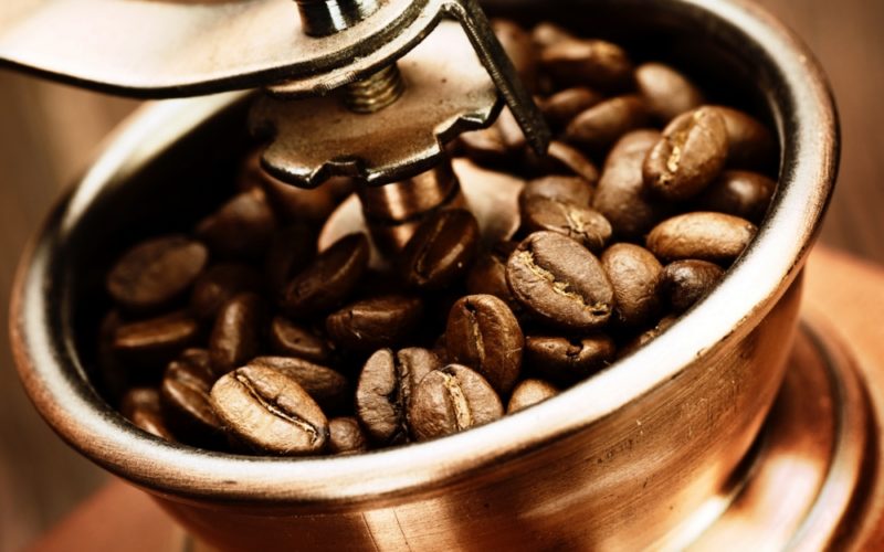 Сколько калорий в кофе растворимом и натуральном ☕, состав напитка, польза и вред для организма