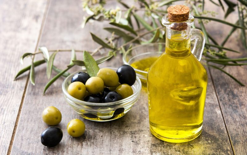 Оливковое масло (Olive Oil): полезные свойства и противопоказания