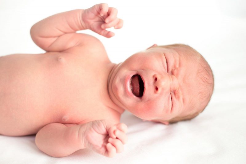 Колики у новорожденного: причины и что делать, укропная вода от коликов