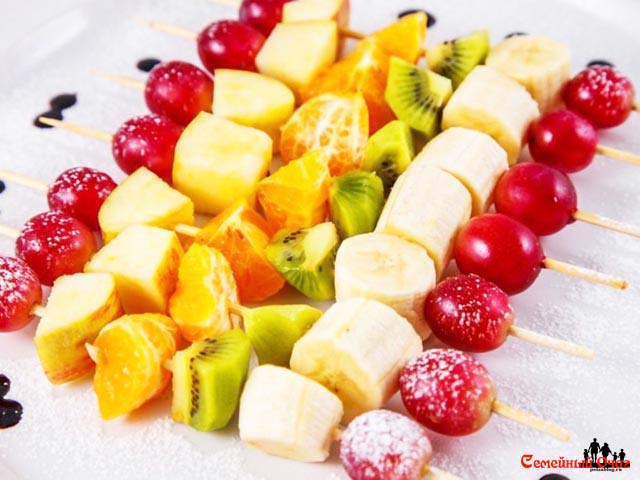 канапе с фруктами свежими
