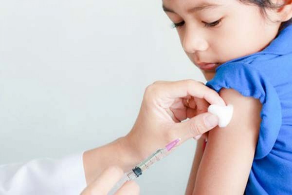 Прививка от клещевого энцефалита: схема вакцинации для детей и взрослых, как называются и сколько действуют вакцины, побочные эффекты, противопоказания