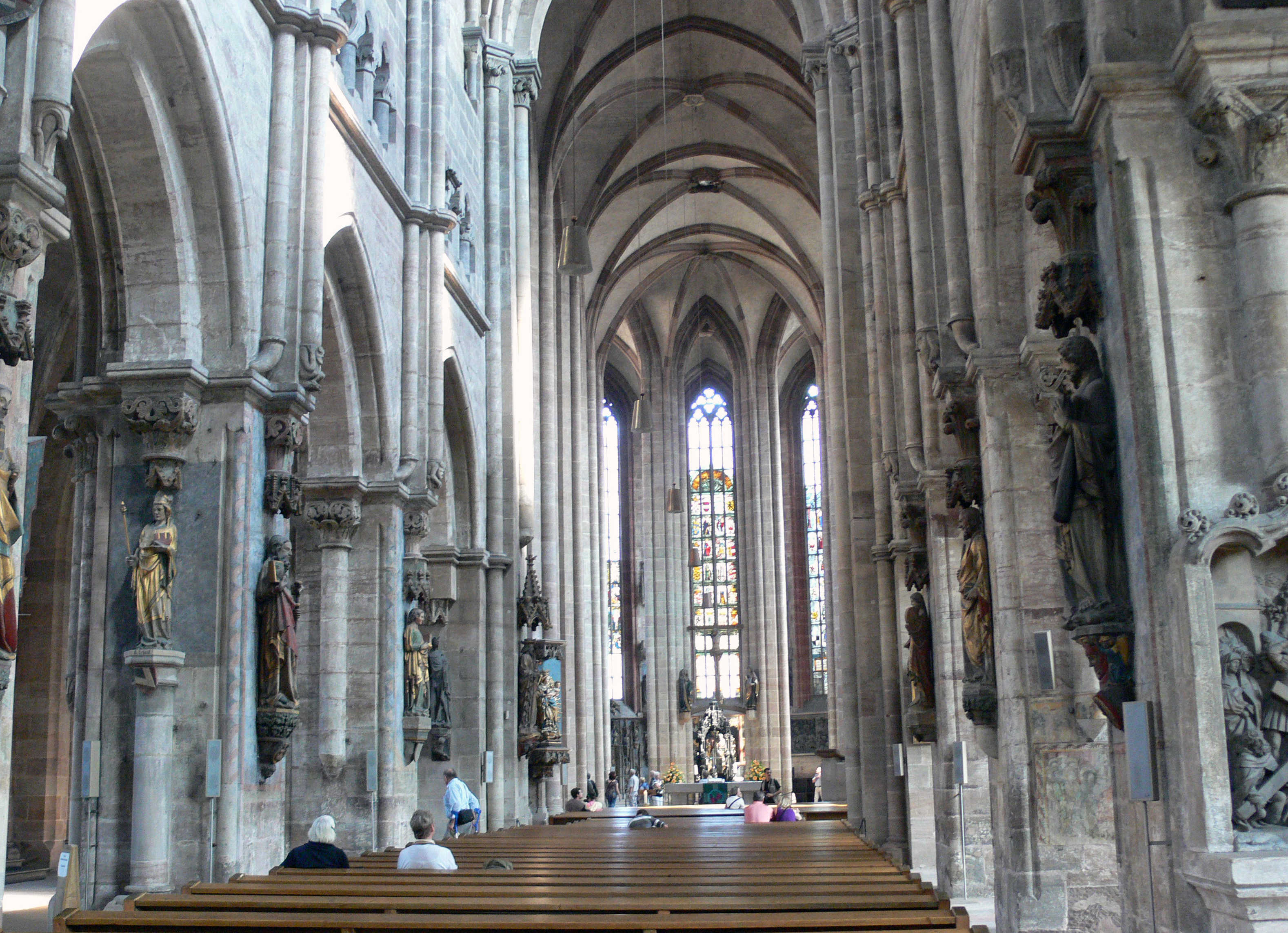 Nuremberg_-_St._Sebald_church_-_interior_25