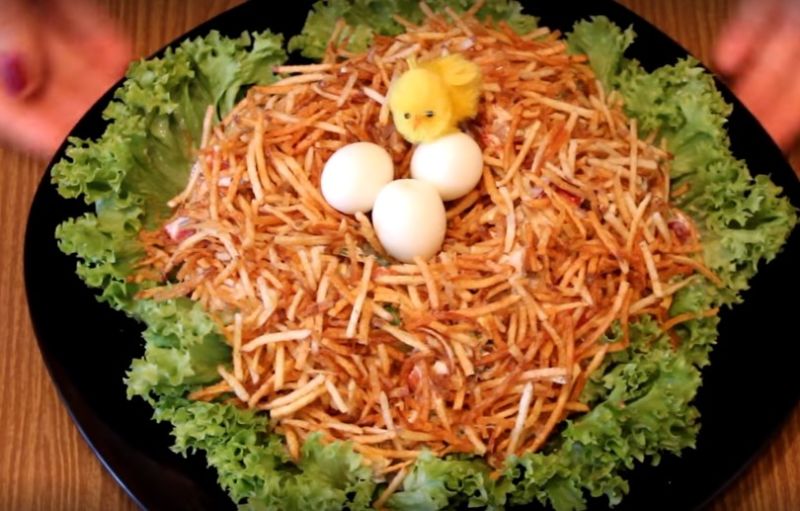 пасхальный салат гнездо