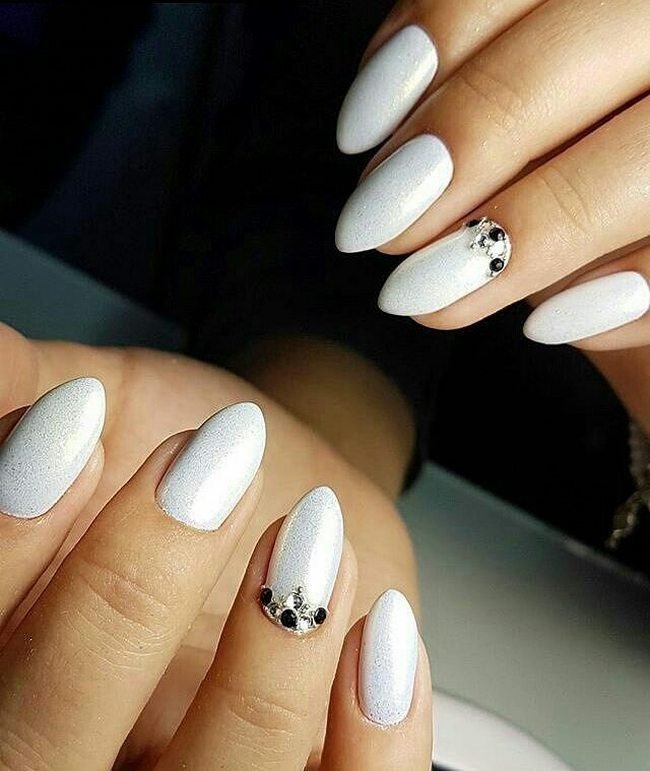 Белый дизайн ногтей — красивые варианты с фото, новинки 2018
