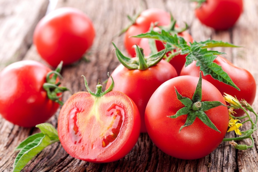Сколько калорий в свежем помидоре, энергетическая ценность, полезные свойства овоща
