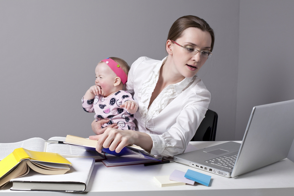 Декрет или работа: дилемма современной мамы